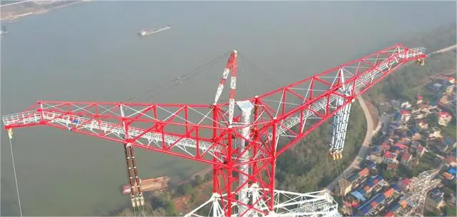 Transformatie aan de overkant van de Yangtze: hoogspanningslijn Wuhan-Nanchang stijgt naar nieuwe hoogten